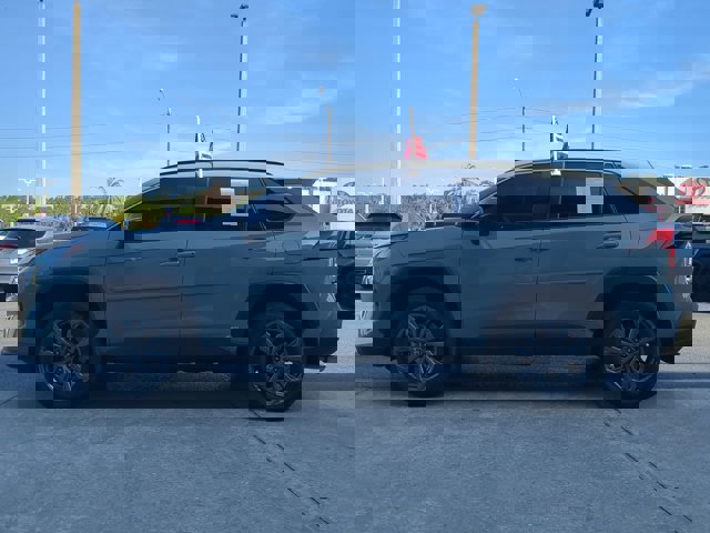 Vehicle image 8 of 27