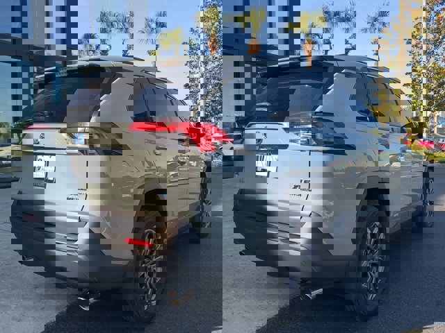 Vehicle image 4 of 27