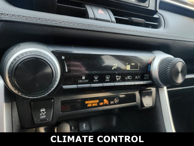 Vehicle image 14 of 25