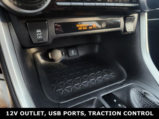Vehicle image 13 of 25