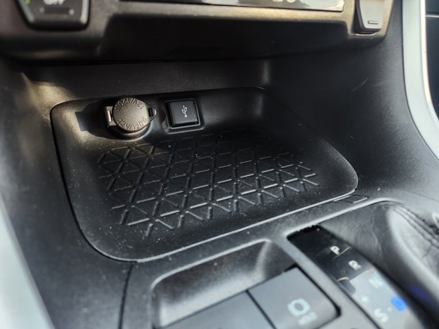 Vehicle image 17 of 25