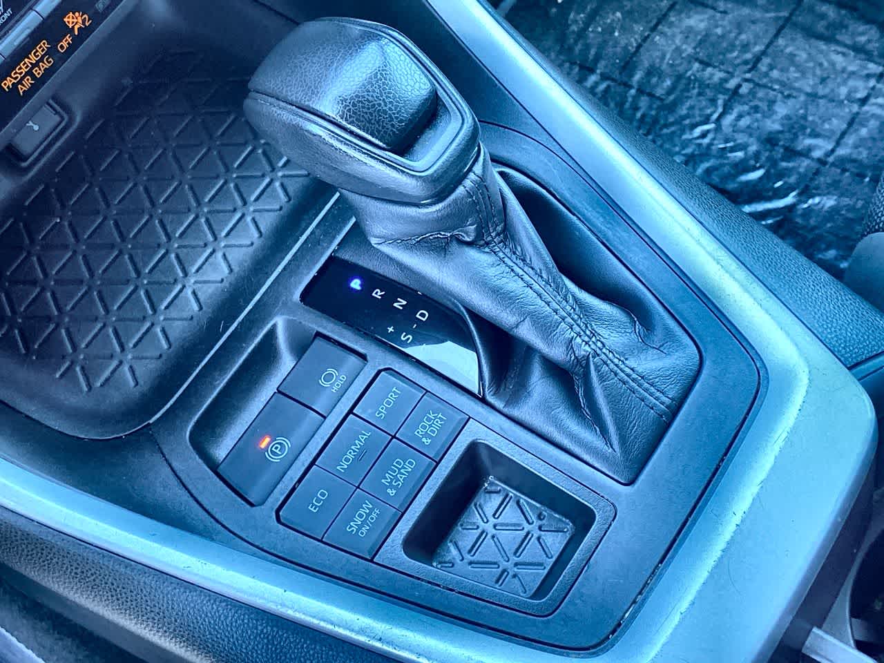 Vehicle image 19 of 24