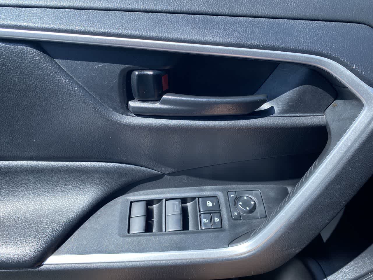 Vehicle image 13 of 24