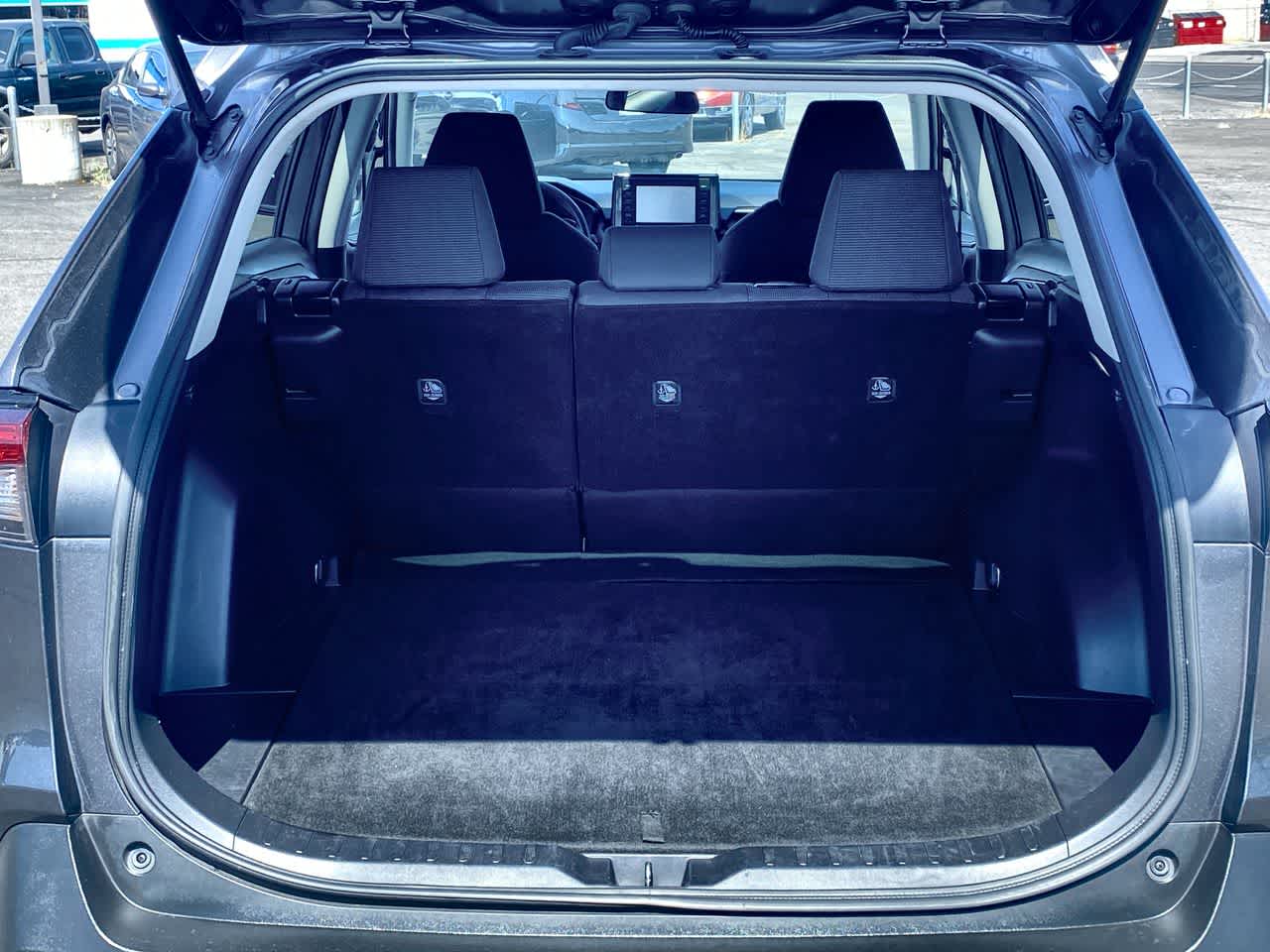 Vehicle image 22 of 24