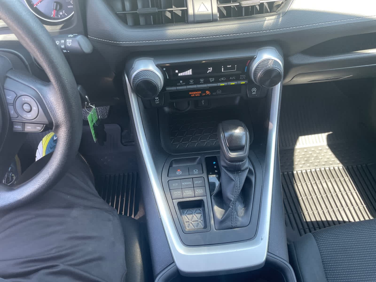 Vehicle image 18 of 25