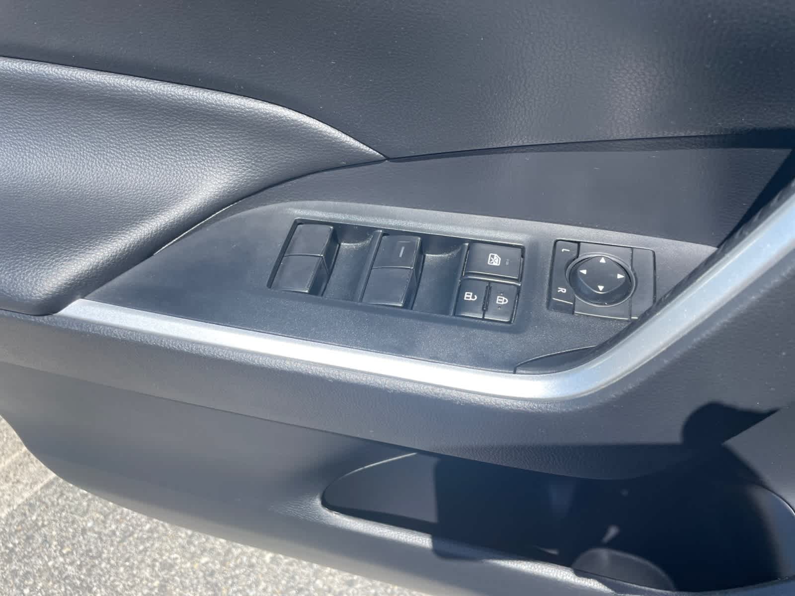 Vehicle image 20 of 25