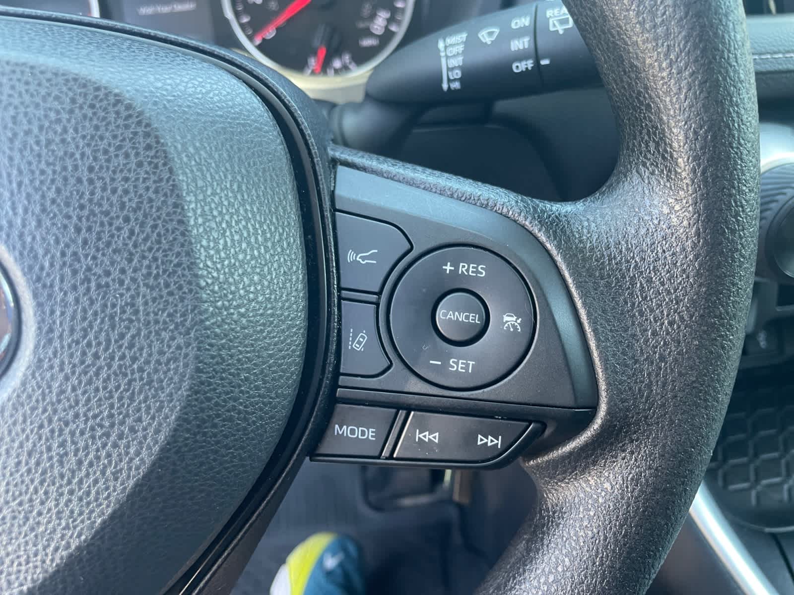 Vehicle image 21 of 25