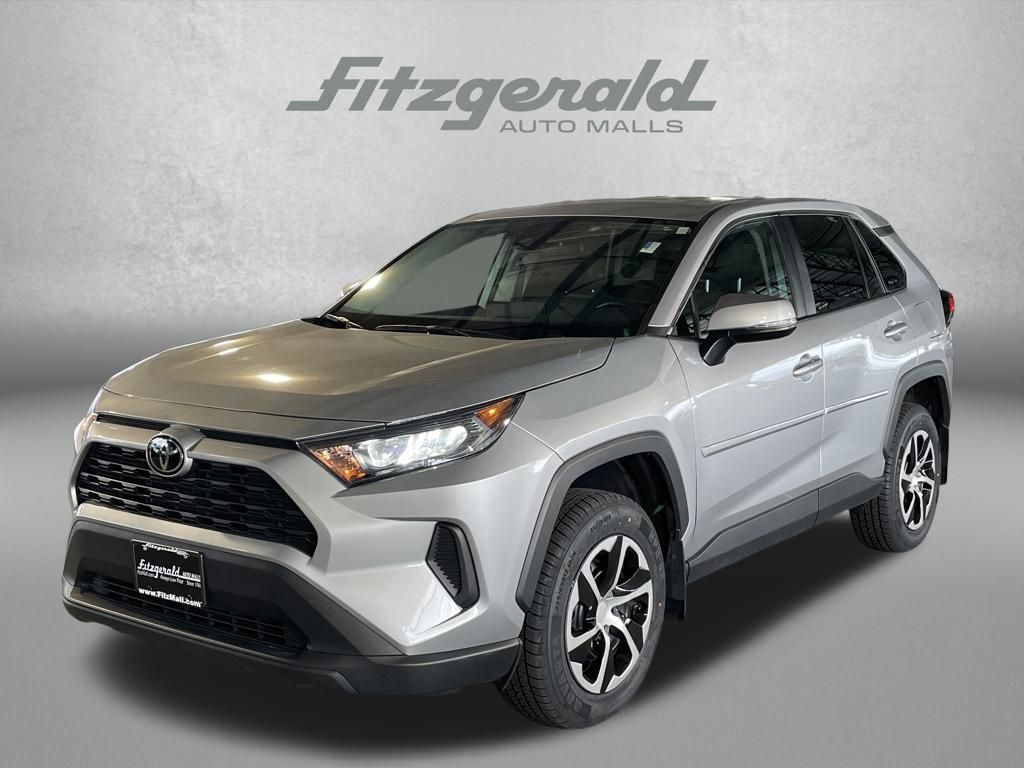 2022 Toyota RAV4 LE Image 1 of 34