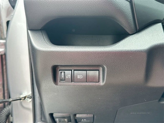 Vehicle image 26 of 32
