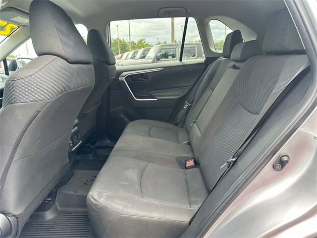 Vehicle image 10 of 32
