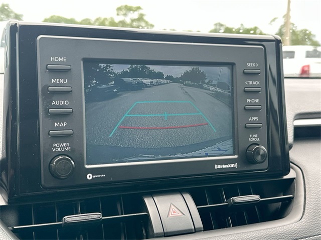 Vehicle image 21 of 32
