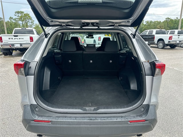 Vehicle image 9 of 32