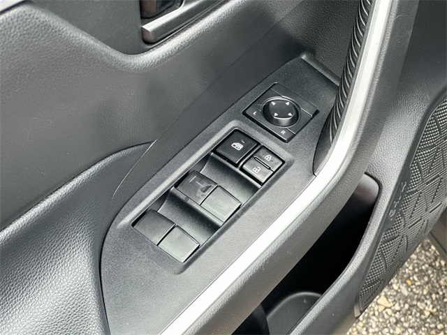 Vehicle image 30 of 32