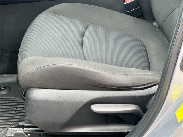 Vehicle image 24 of 32