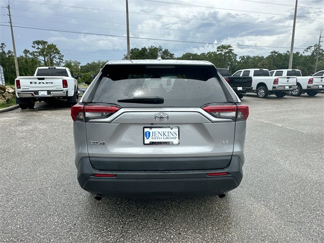 Vehicle image 5 of 32