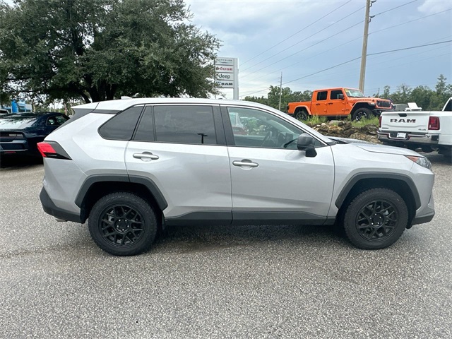 Vehicle image 3 of 32