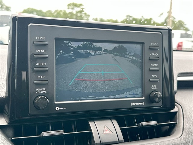 Vehicle image 20 of 32