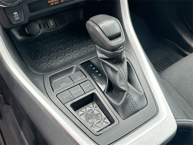 Vehicle image 23 of 32