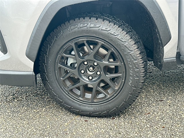 Vehicle image 7 of 32