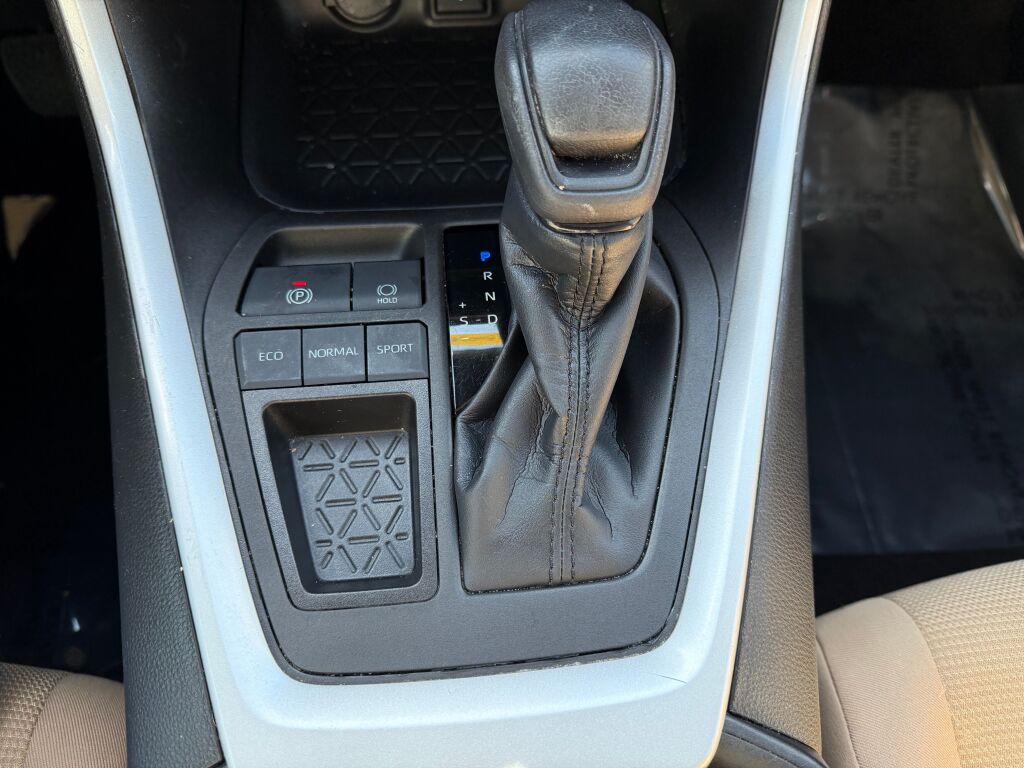 Vehicle image 20 of 35