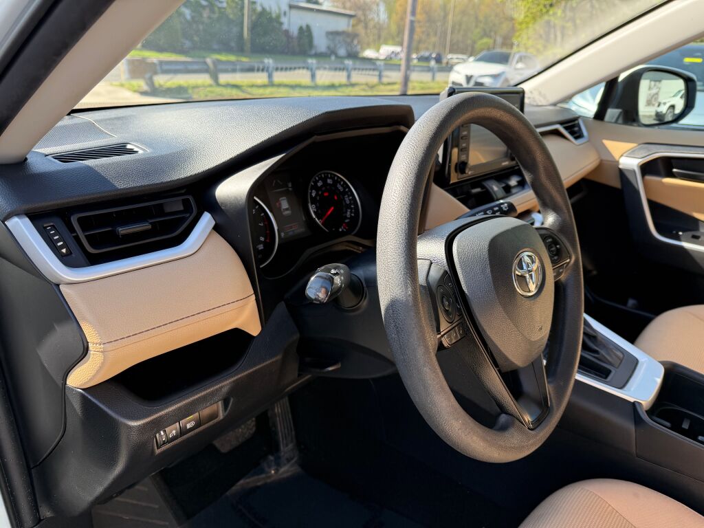 Vehicle image 11 of 35