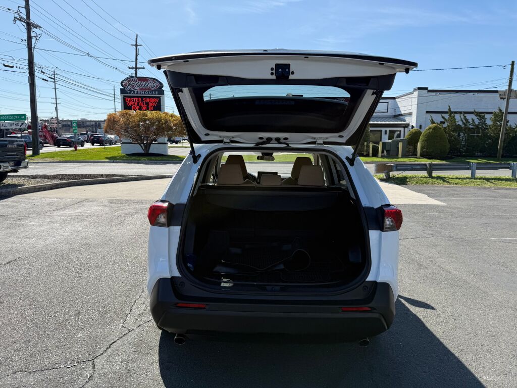 Vehicle image 30 of 35