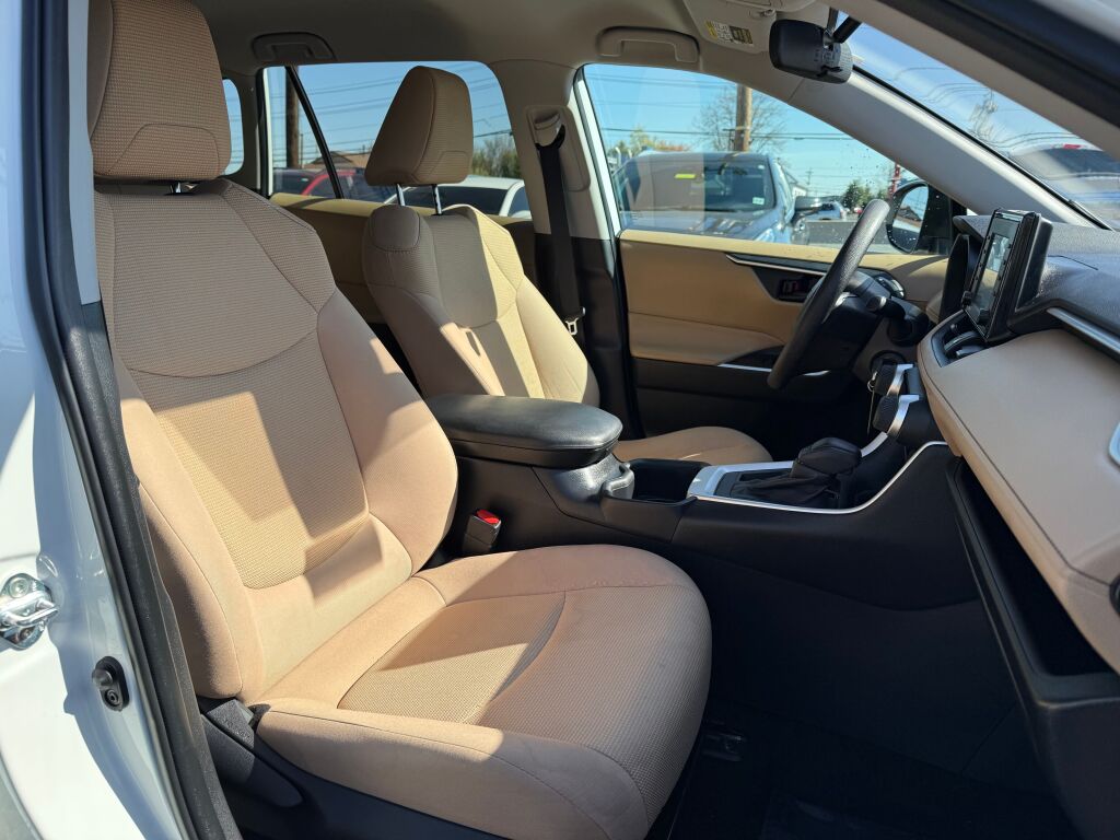 Vehicle image 28 of 35