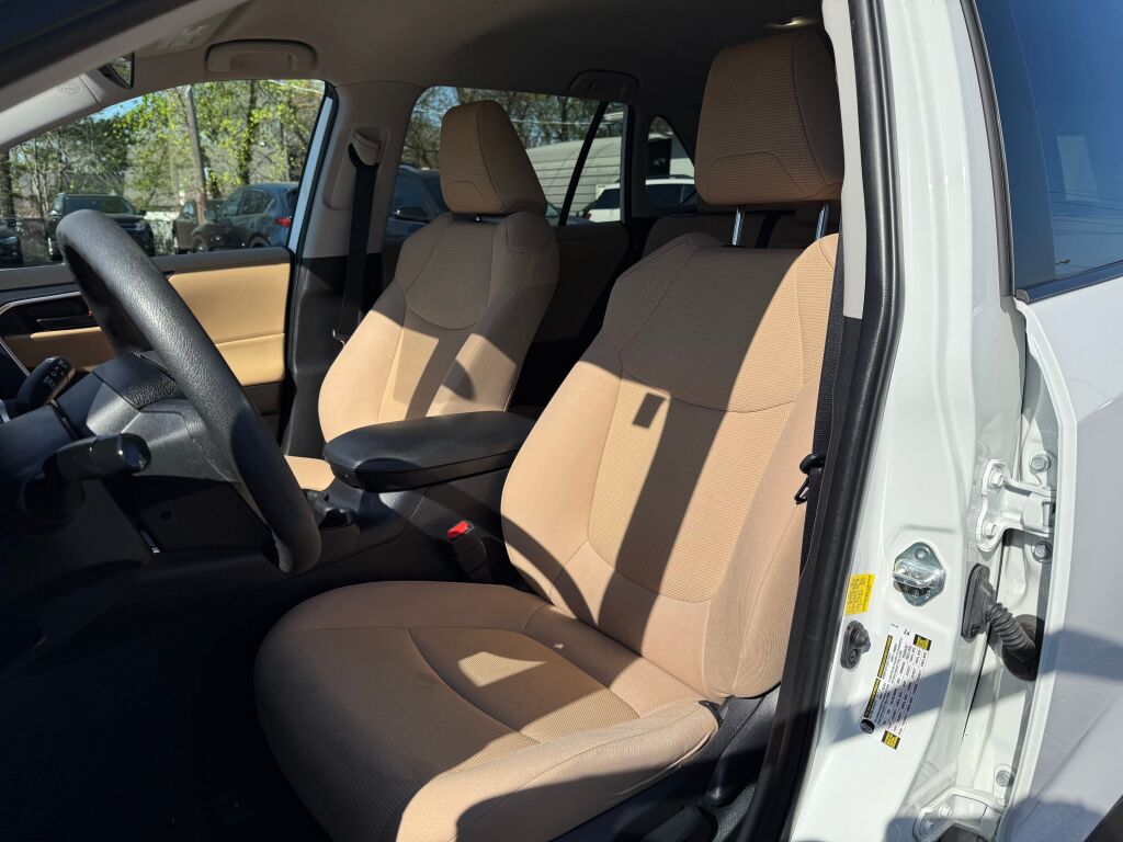 Vehicle image 10 of 35