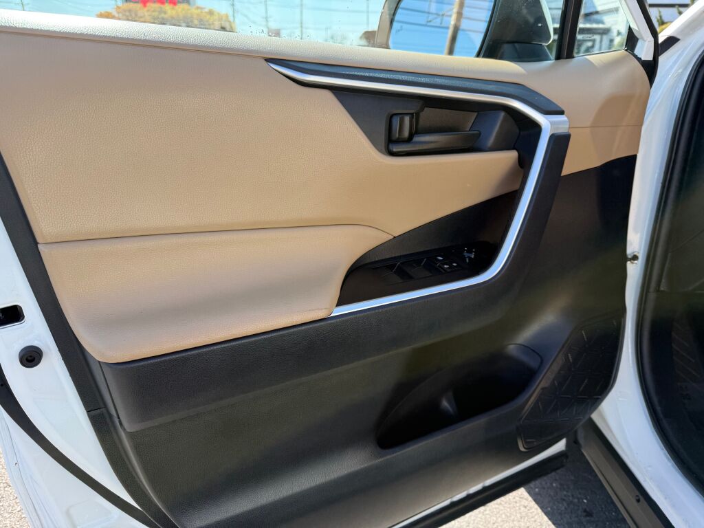 Vehicle image 9 of 35