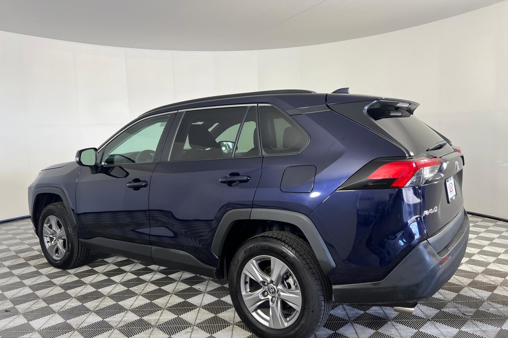 Vehicle image 6 of 25