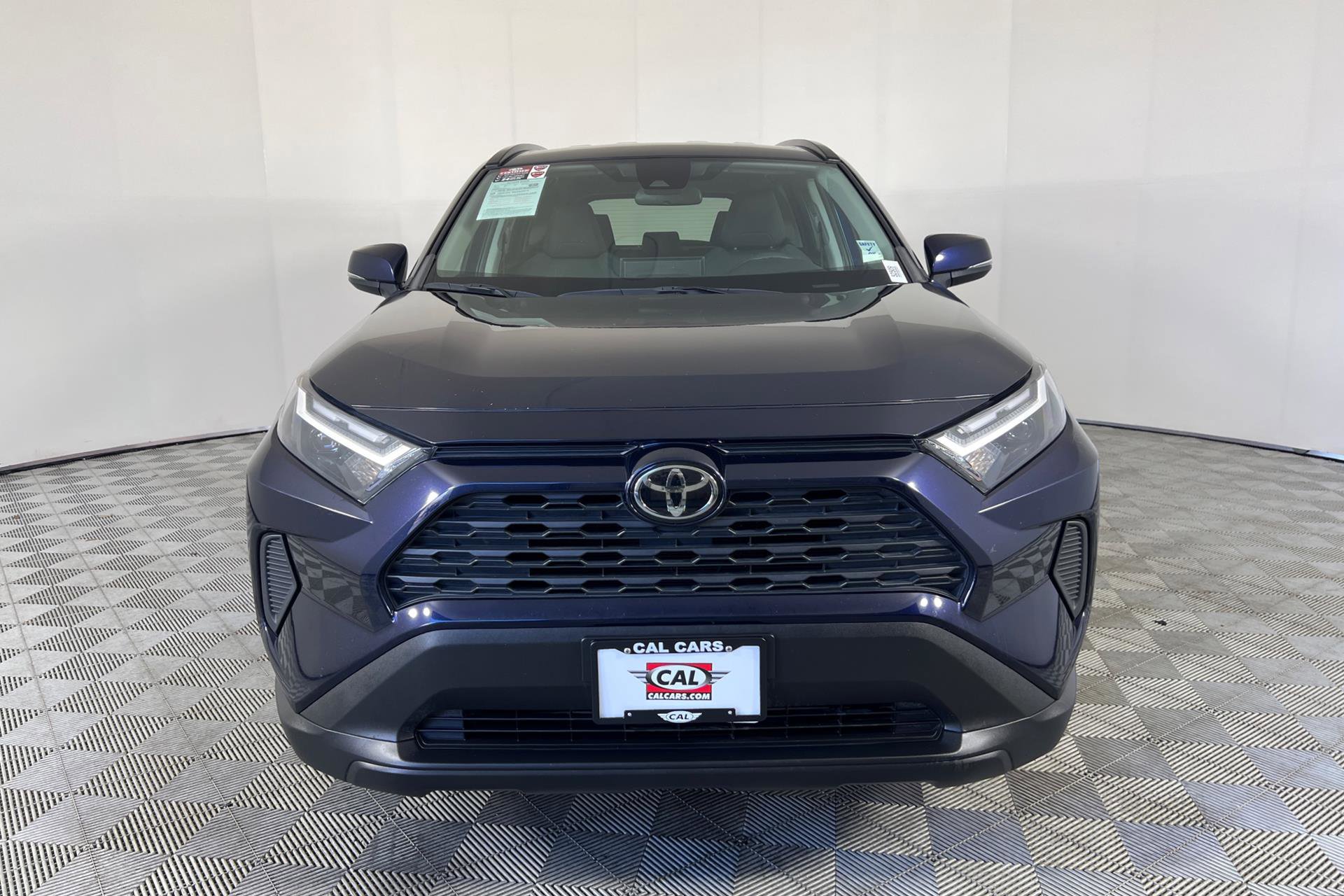 Vehicle image 2 of 25