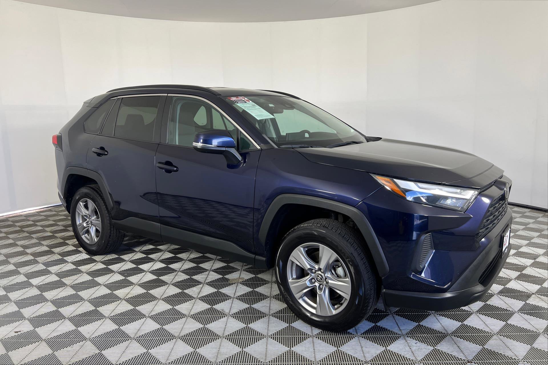 Vehicle image 3 of 25