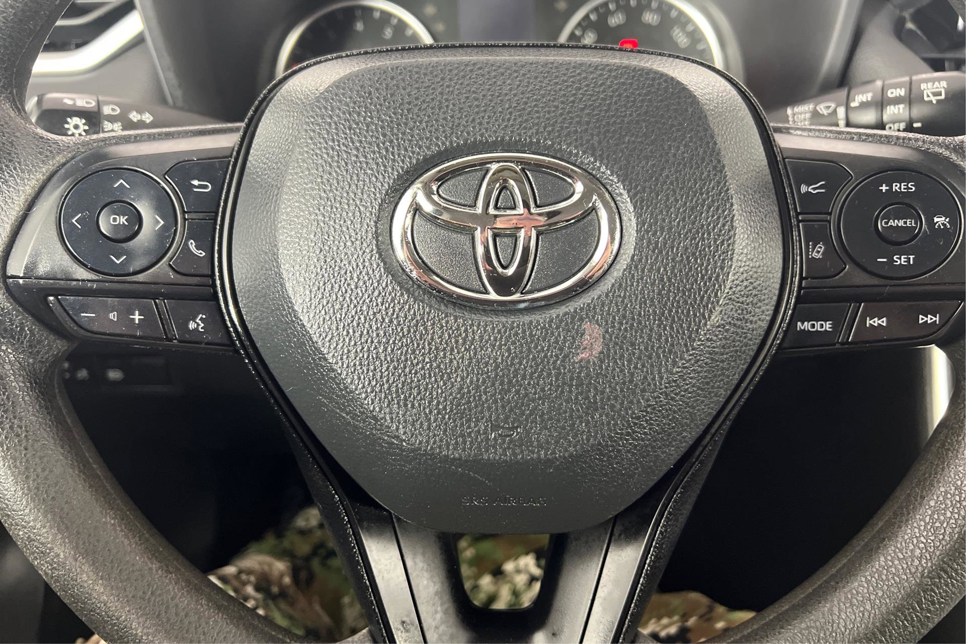 Vehicle image 14 of 25