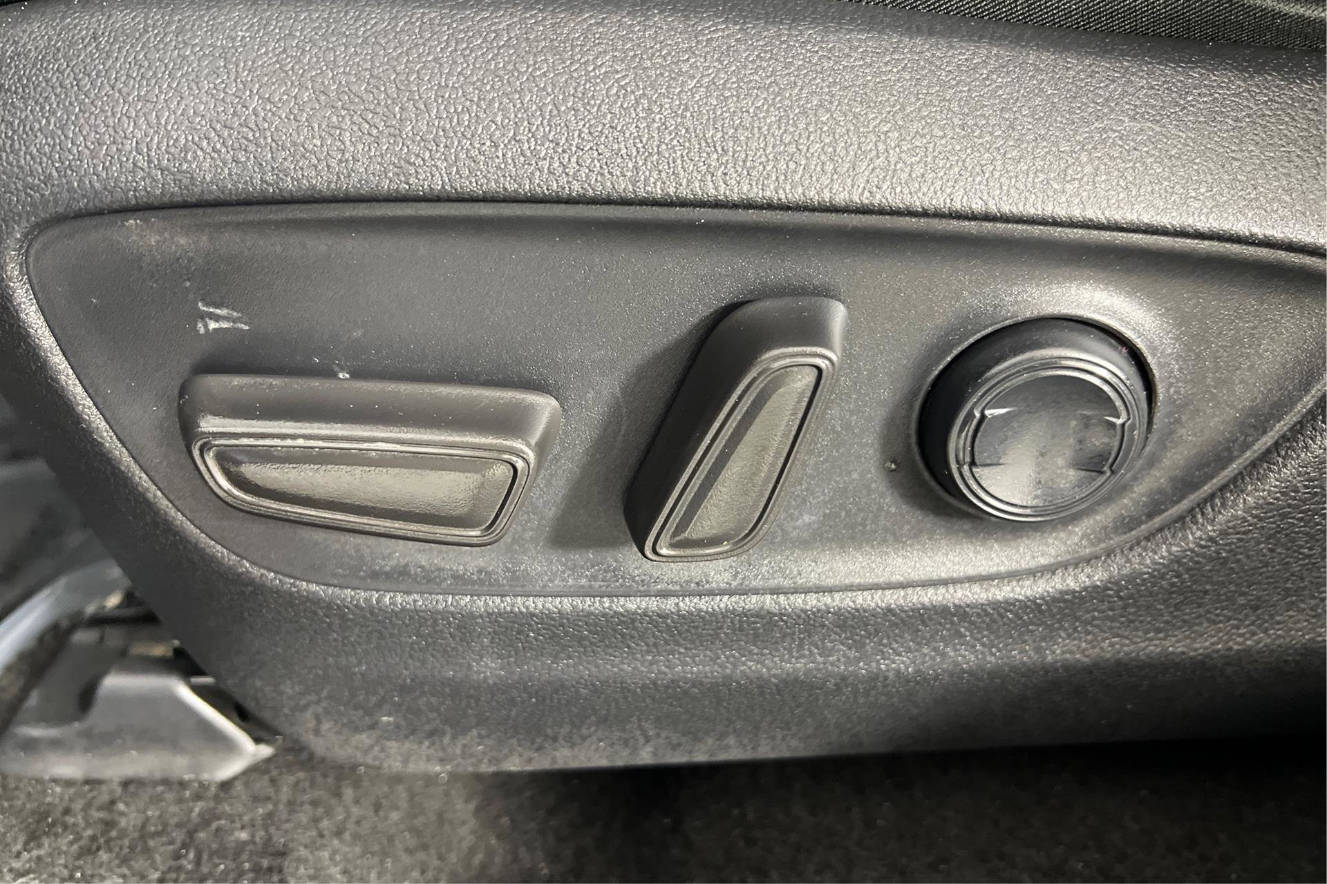 Vehicle image 15 of 25
