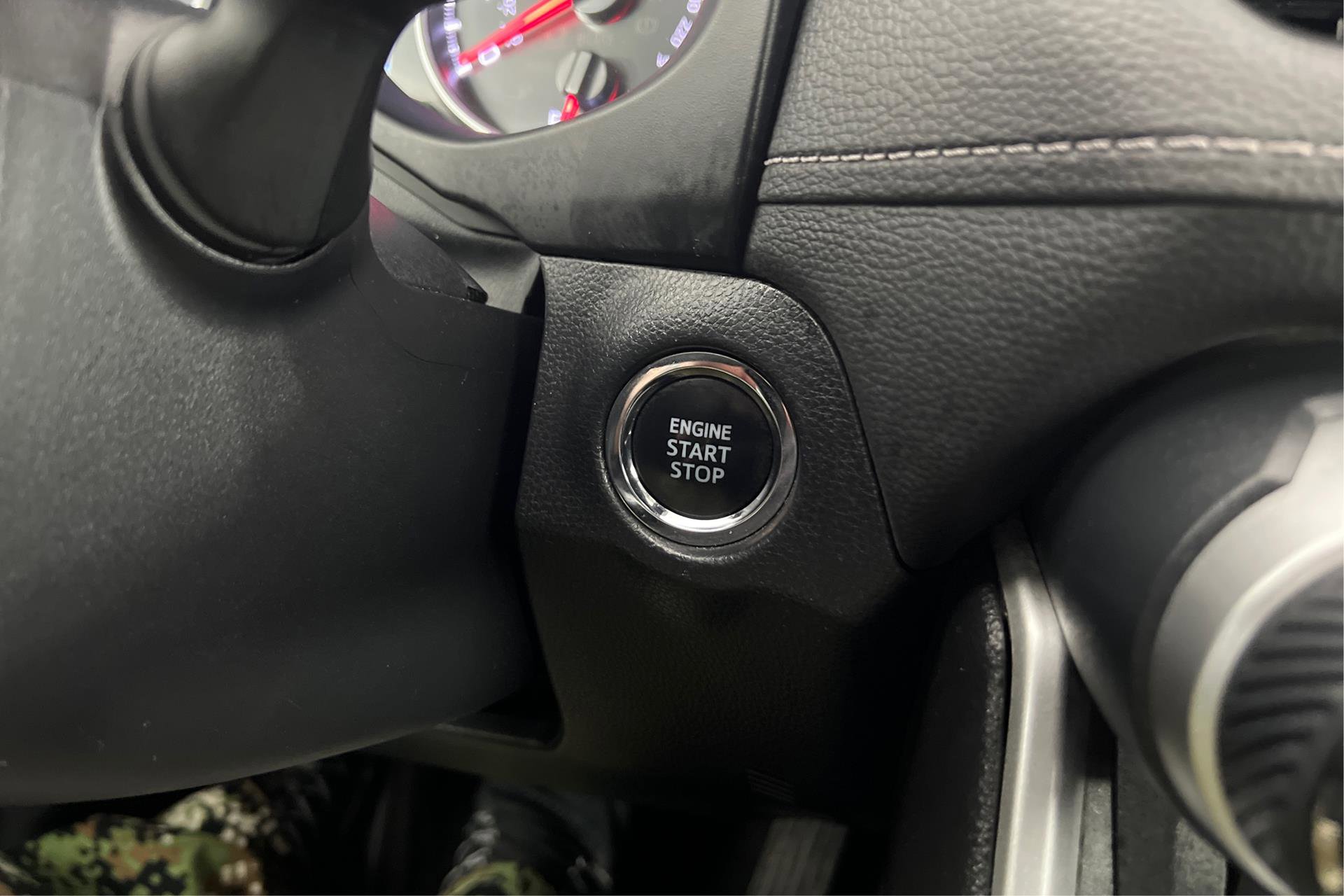Vehicle image 23 of 25
