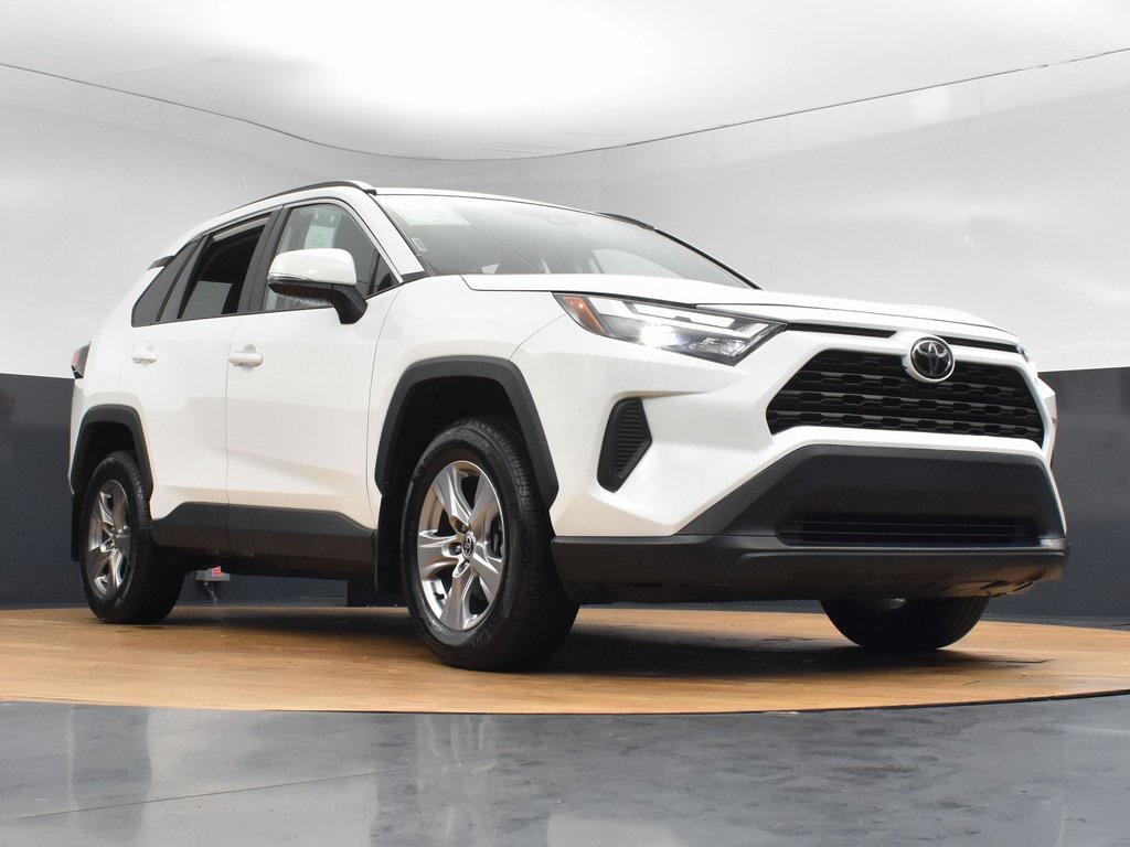 Vehicle image 18 of 52