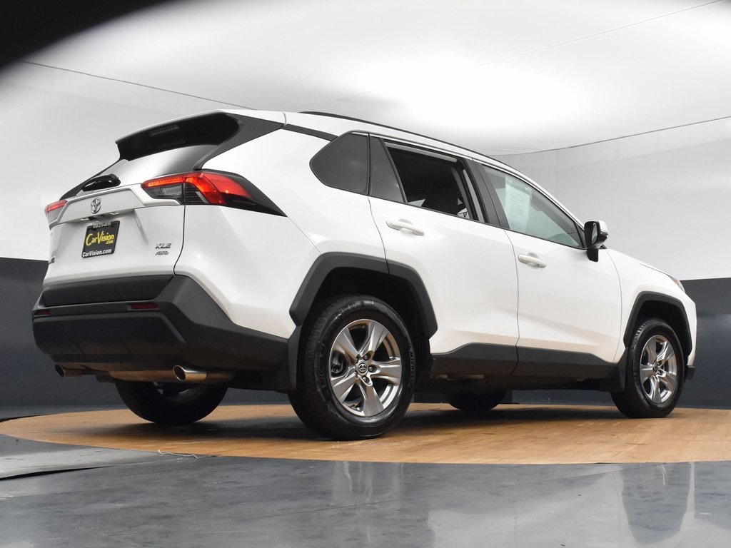 Vehicle image 16 of 52