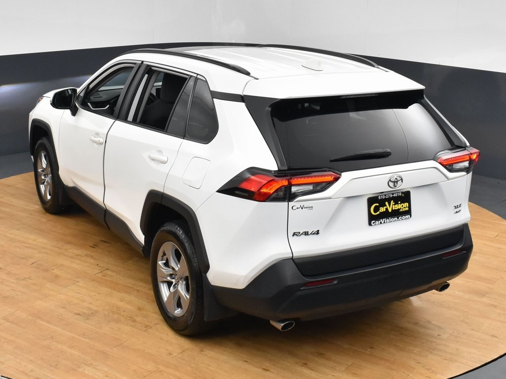 Vehicle image 13 of 52