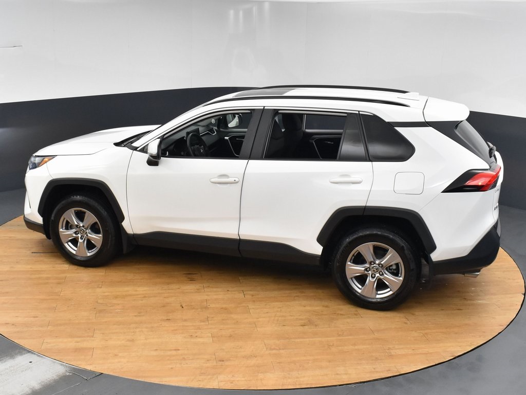 Vehicle image 7 of 52