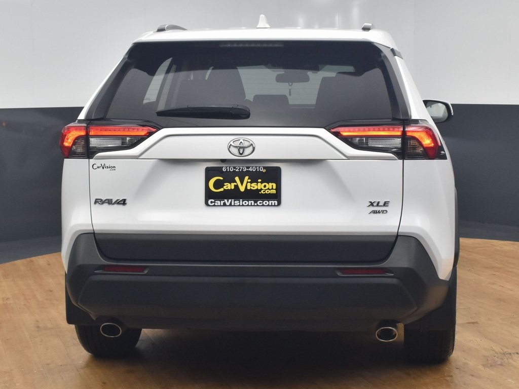 Vehicle image 10 of 52