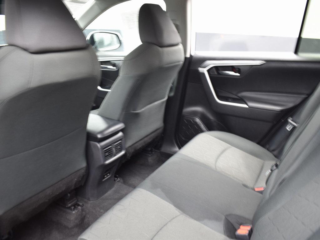 Vehicle image 40 of 52