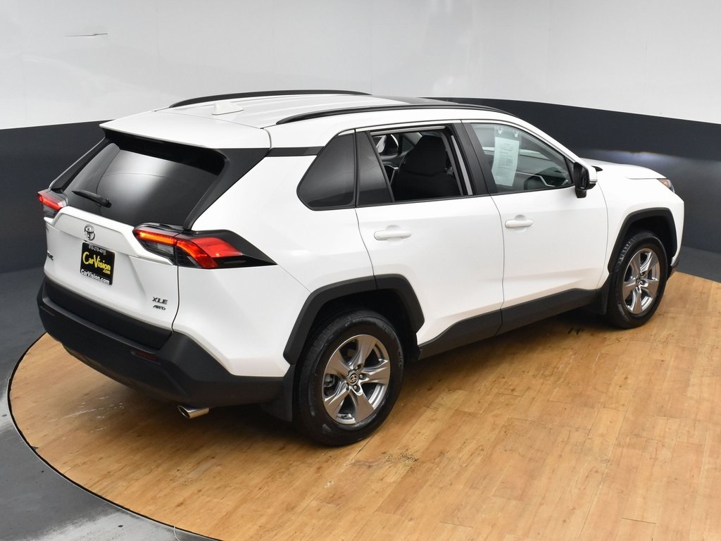 Vehicle image 3 of 52