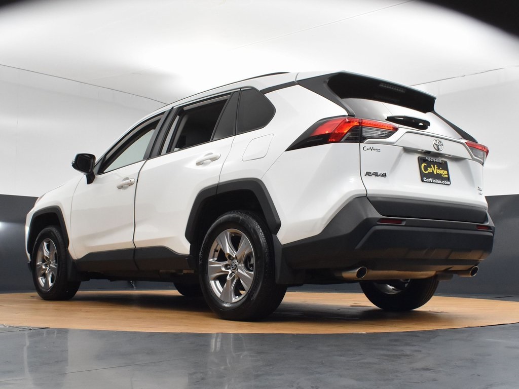 Vehicle image 15 of 52