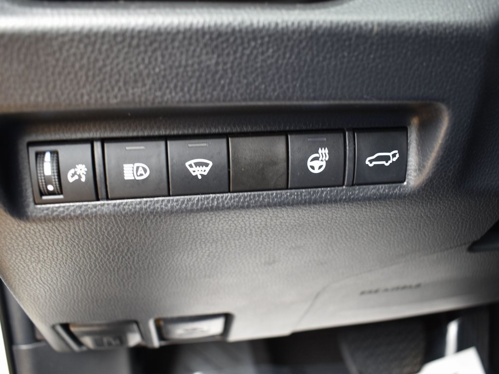 Vehicle image 33 of 52