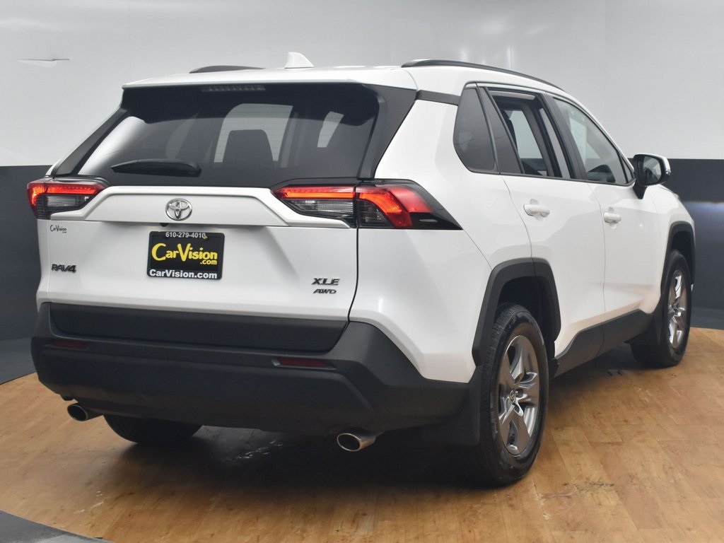 Vehicle image 11 of 52