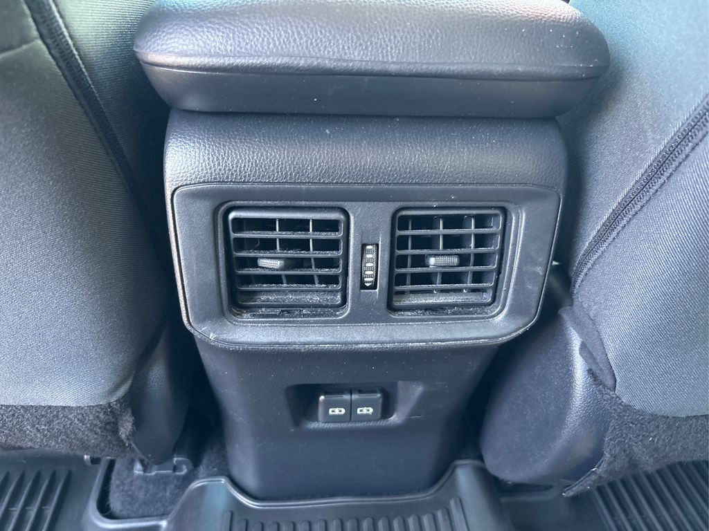 Vehicle image 31 of 41