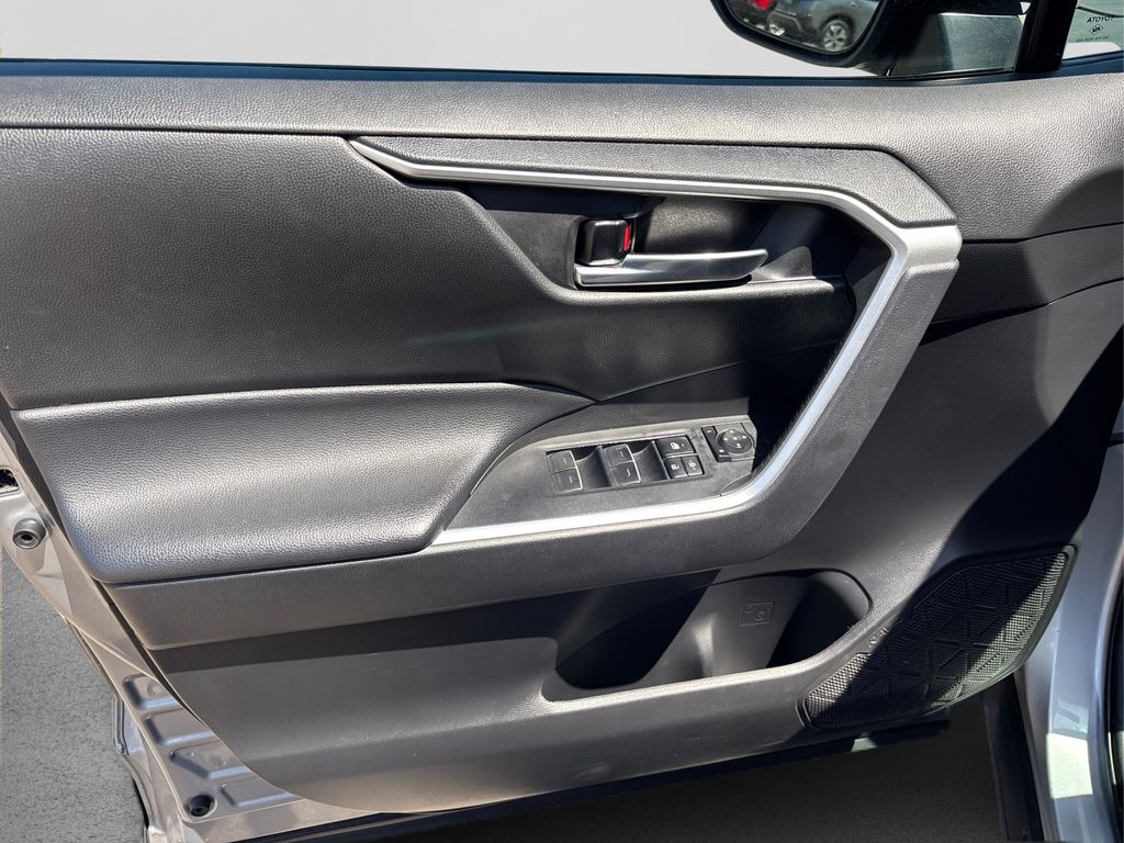 Vehicle image 23 of 41