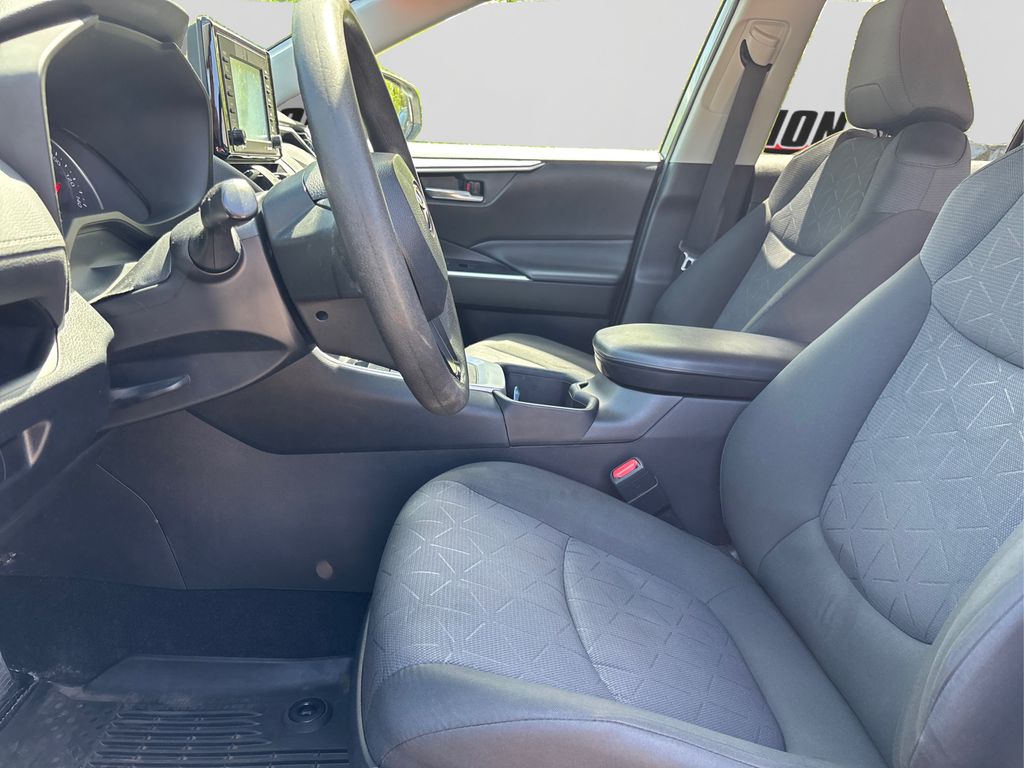 Vehicle image 10 of 41