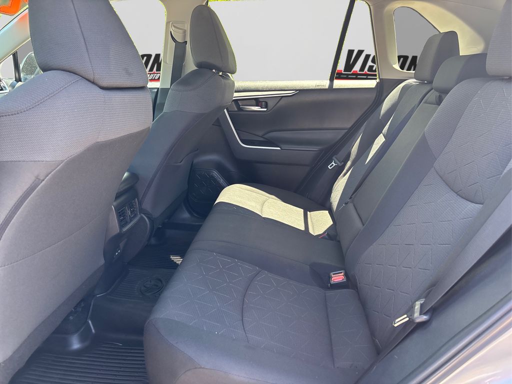 Vehicle image 9 of 41