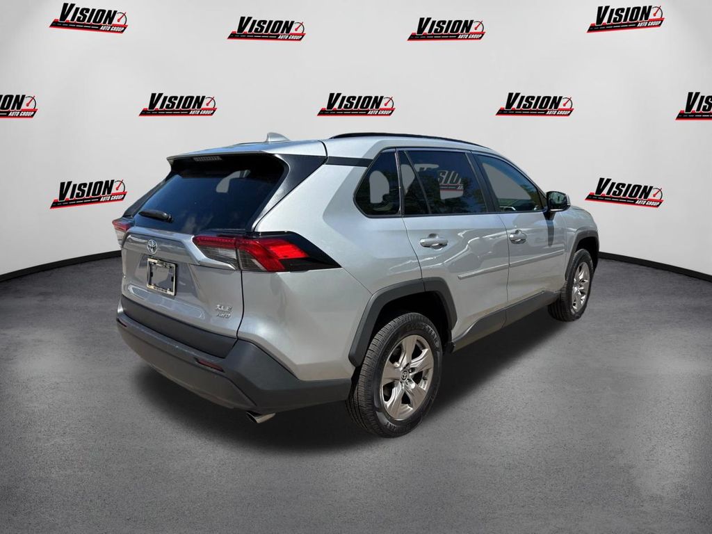 Vehicle image 5 of 41